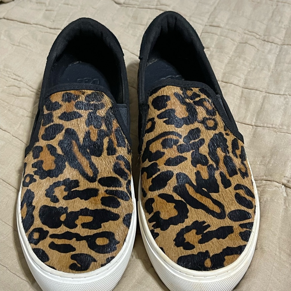 UGG Leopard Print Flats - Black and Brown